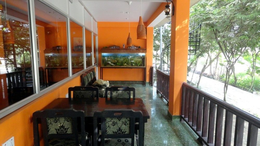 Hotel Monalisa Chitwan ソーラハ エクステリア 写真