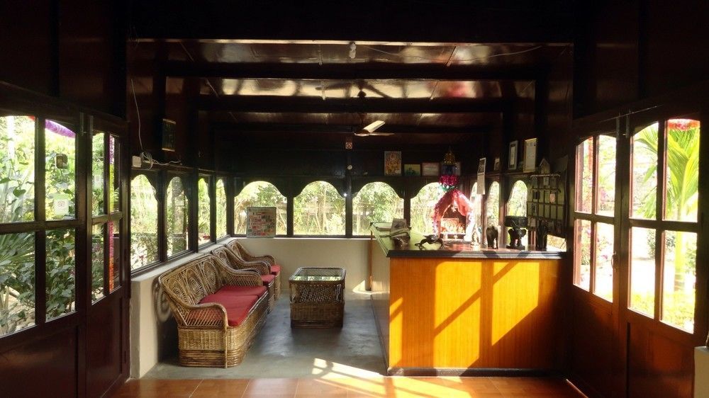 Hotel Monalisa Chitwan ソーラハ エクステリア 写真